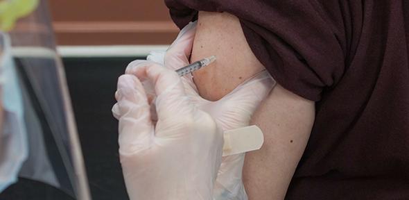 Patient receives Covid-19 vaccine 